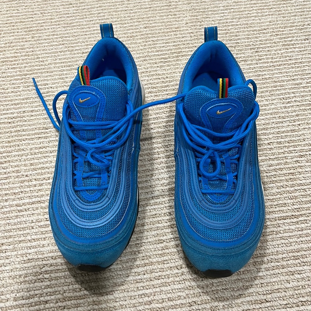 Nike shoes - great condition - size 7.5 mens